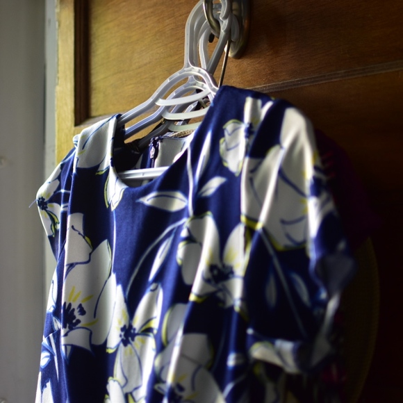 Eliza J Dresses & Skirts - Stunning floral Eliza J size 12 dress